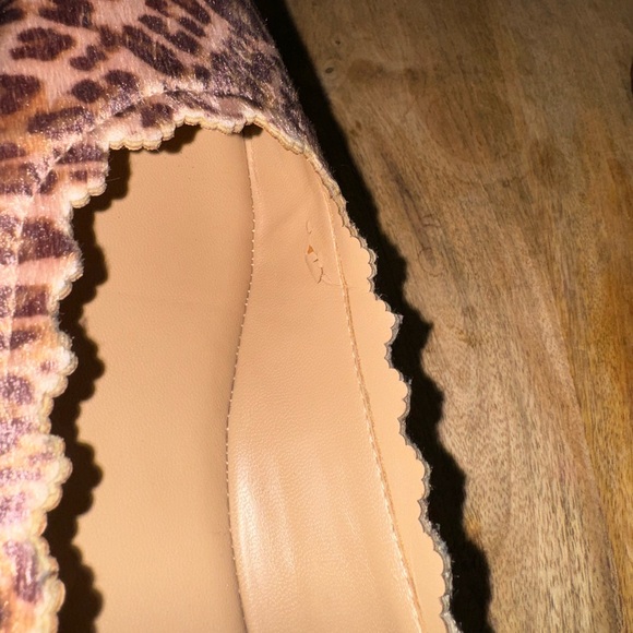 Crown & Ivy Venice Leopard Print Scallop Flats Size 7.5 - Picture 8 of 9